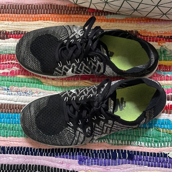 Nike Free 4.0 flyknit (size 9) - Picture 3 of 3